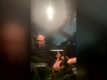 8inchesndshredded preview thumbnail