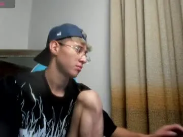 Adam_foxs live cam preview