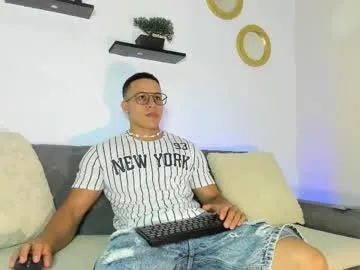 Curly_and_muscle preview thumbnail