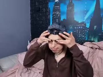 Fox_white_ live cam preview