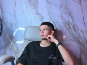 Kendalltaylorr live cam preview