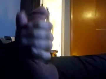 Largerthan8 live cam preview
