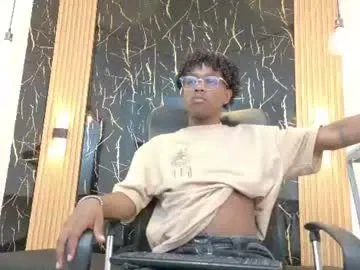 Milo_afterdark live cam preview