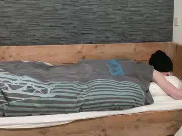 Skinnysubboyfeet1999 live cam preview