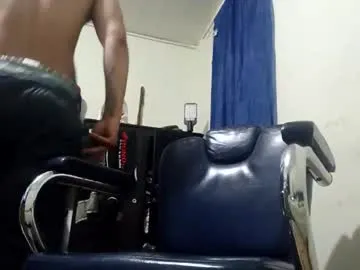 Thehousedog live cam preview