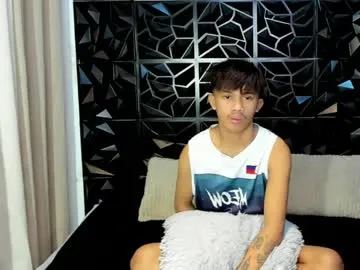 Urmasterhardcock live cam preview