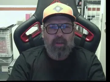 Womenizzeer live cam preview
